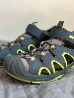 Merrell Kids Closed-Toe Water Shoes in Black and Neon Yellow